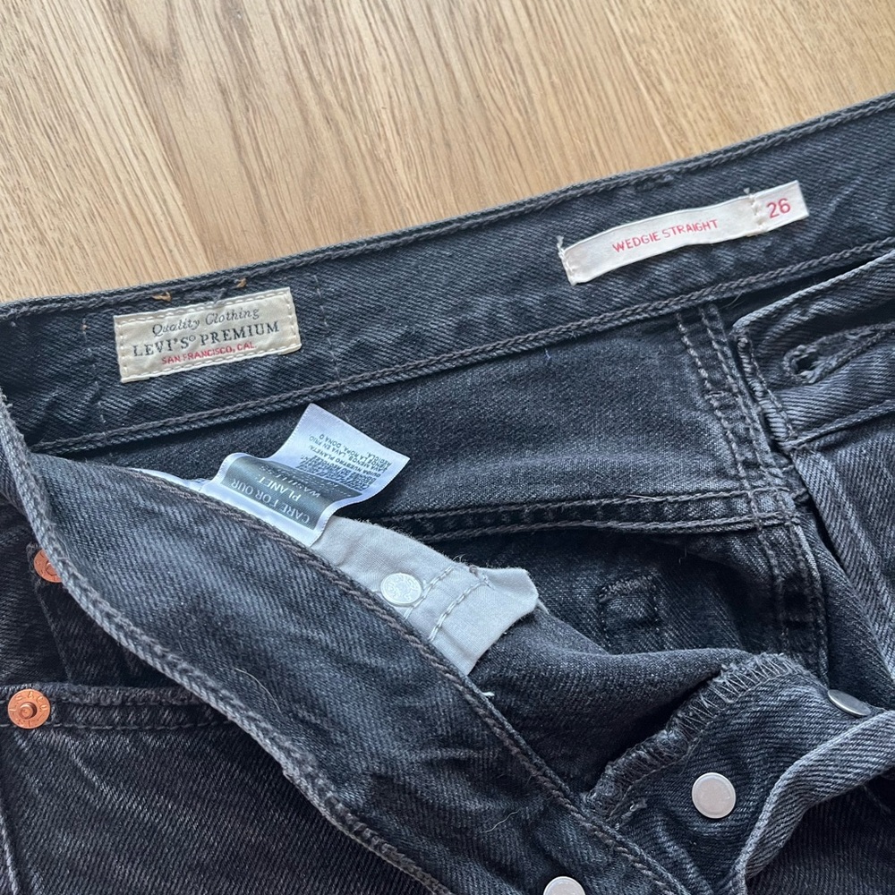 Levi’s Wedgie Straight Premium Denim